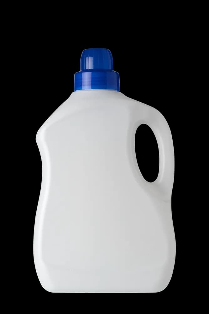 Unlabeled pour jug, white · blue cap
